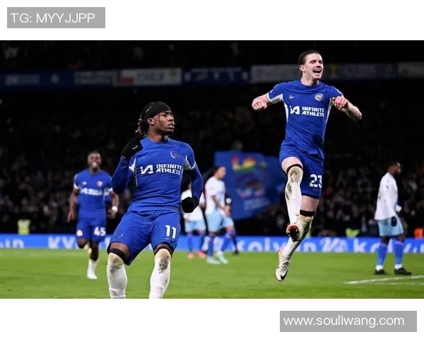 切尔西更衣室风波升级斯特林与恩佐训练场激烈冲突引发热议 切尔西更衣室风波升级斯特林与恩佐训练场激烈冲突引发热议