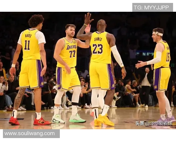 快船与湖人激战12月29日NBA对决引发球迷热议与期待