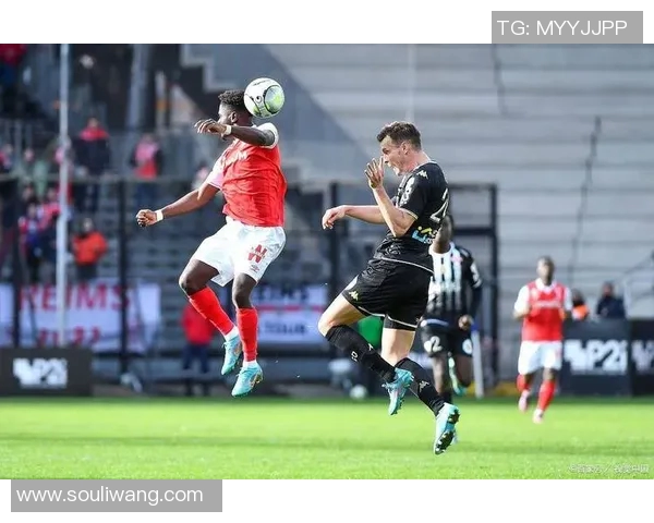 拉尔纳卡与根特的激烈对决展现足球魅力与战术智慧的较量