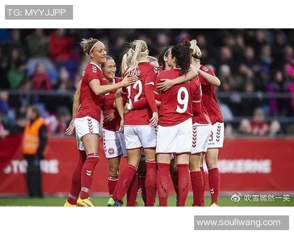 荷兰女足与加拿大女足激战正酣谁能在国际赛场上笑到最后