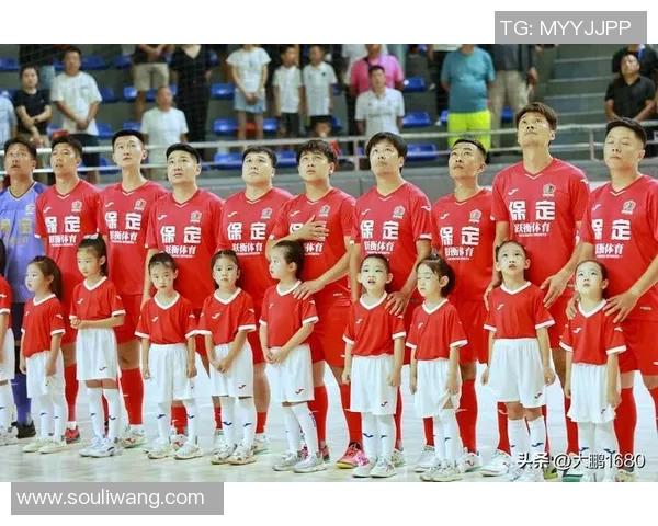 欧冠门票系统崩溃引发数万球迷排队长达12小时抢购热潮