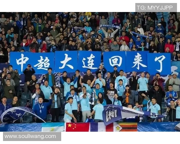 武汉队迎战大连一方全力争胜期待精彩对决展现足球魅力与团队精神