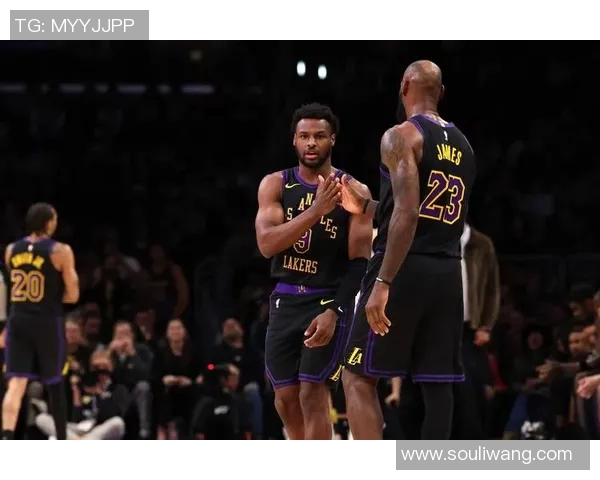 2007年湖人与骑士的巅峰对决回顾与精彩瞬间分析