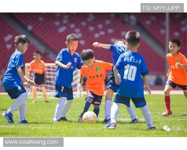 赞岐玉与熊本深红的激烈对决展现足球魅力与团队精神