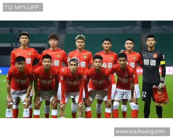 广州恒大淘宝迎战青岛球队全力争胜展现实力与激情 广州恒大淘宝迎战青岛球队全力争胜展现实力与激情