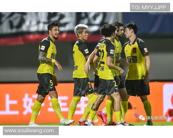 重庆足球队在欧锦赛中的团队协作表现分析与点评